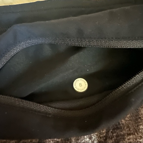 Lululemon speed up short 2.5” size 8 - Picture 5 of 5